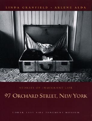 97 Orchard Street, New York: Stories of Immigrant Life - Granfield, Linda, and Alda, Arlene (Photographer)