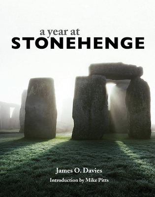 A Year at Stonehenge - Davies, James O. (Photographer), and Pitts, Mike (Introduction by)