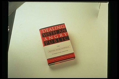 Dealing with an Angry Public: The Mutual Gains Approach to Resolving Disputes - Susskind, Lawrence, and Field, Patrick T