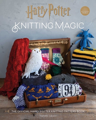 Harry Potter: Knitting Magic: The Official Harry Potter Knitting Pattern Book - Gray, Tanis