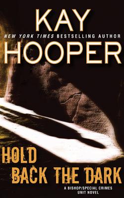 Hold Back the Dark - Hooper, Kay, and Bean, Joyce (Read by)