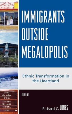 Immigrants Outside Megalopolis: Ethnic Transformation in the Heartland - Jones, Richard C, and Airriess, Christopher A (Contributions by), and Broadway, Michael (Contributions by)