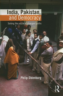 India, Pakistan, and Democracy: Solving the Puzzle of Divergent Paths - Oldenburg, Philip