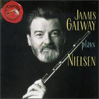 James Galway Plays Nielsen - Bjorn Carl Nielsen (oboe); Bjorn Fosdal (french horn); Brian Hawkins (viola); James Galway (flute); Jens Tofte-Hansen (bass);...