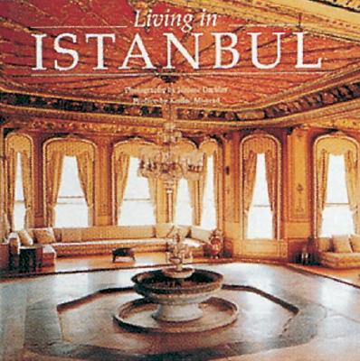 Living in Istanbul - Mourad, Kenize (Preface by)