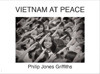 Philip Jones Griffiths: Vietnam at Peace - Griffiths, Philip Jones (Photographer), and Pilger, John (Text by)