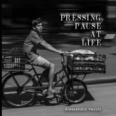 Pressing Pause at Life: Street Photography - Vecchi, Alessandro