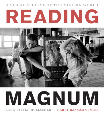 Reading Magnum: A Visual Archive of the Modern World - Harry Ransom Center, and Hoelscher, Steven (Editor), and Dyer, Geoff (Introduction by)