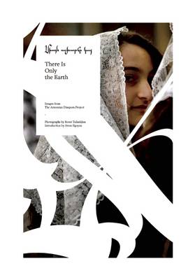 There Is Only the Earth: Images from the Armenian Diaspora Project - Tufankjian, Scout (Photographer), and Egoyan, Atom (Introduction by)